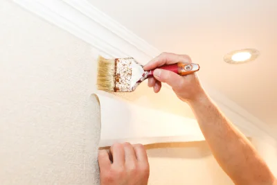 Pose de papier peint à Huismes — revêtements muraux et toiles de verre